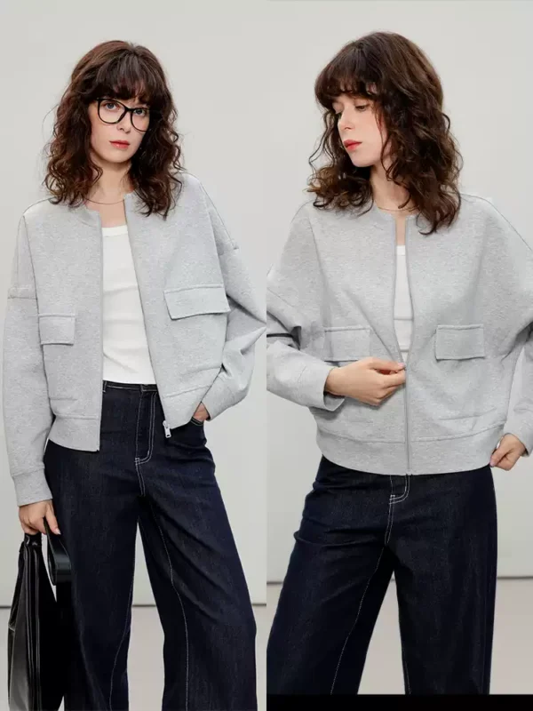 A new fashionable round-neck loose short top