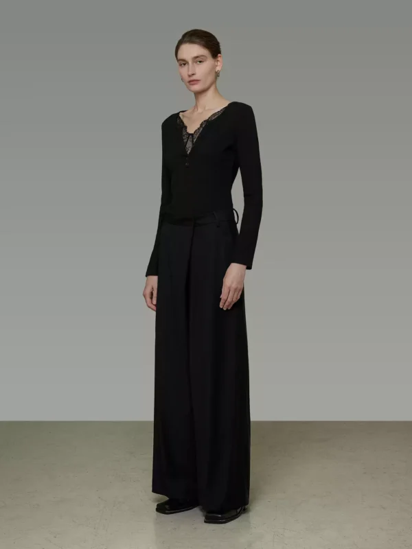 Minimalist lace V-neck fitted knitted sweater